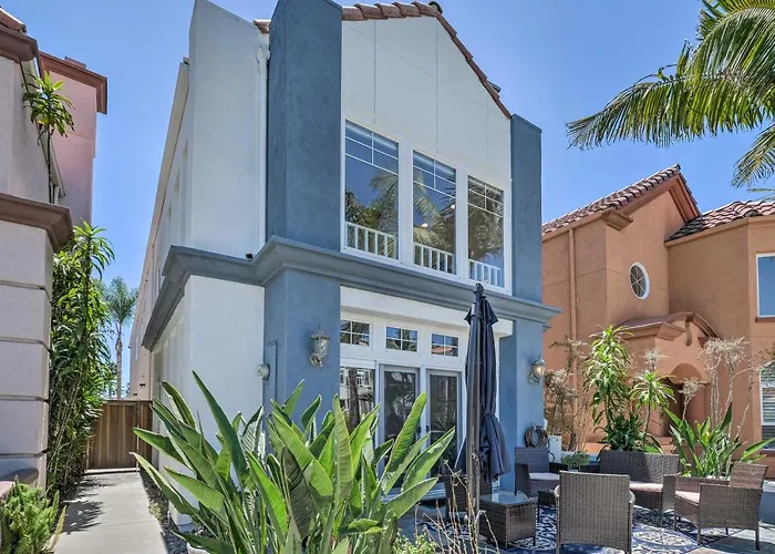 Oceanside Home W/ Rooftop Views - Steps To Beach!